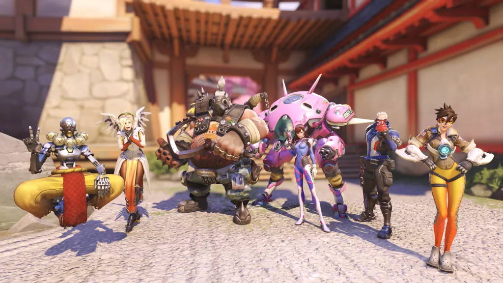 Zenyatta, Mercy, Roadhog, D.Va, Soldado 76 e Tracer no antigo mapa Hanamura.