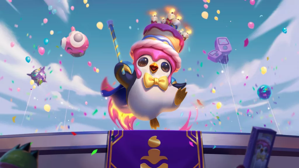 Pingu de Teamfight Tactics com coroa de bolo comemorando 6 anos de TFT.