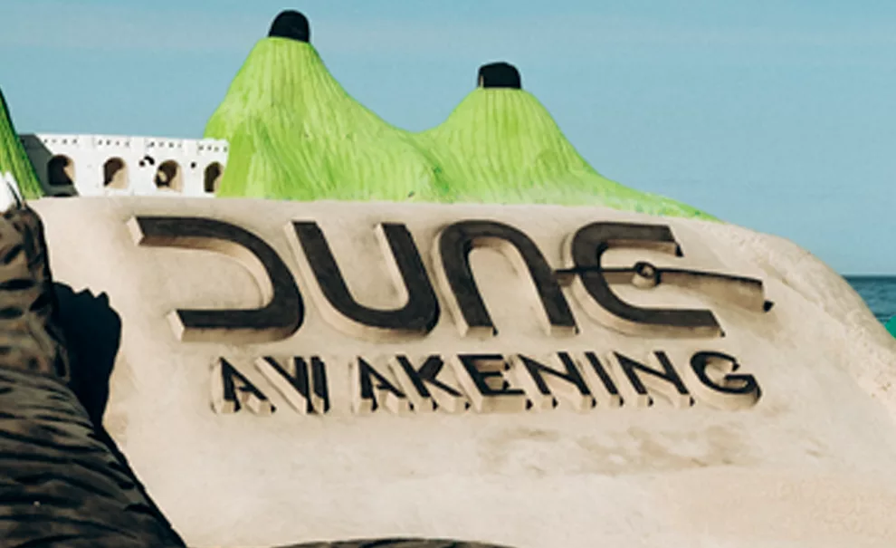 Escultura de areia feita por Rogean Rodrigues para Dune: Awakening.