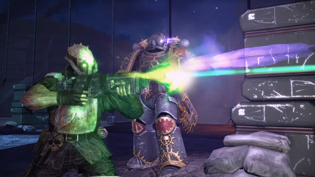 Space Marine ao lado de soldado comum.