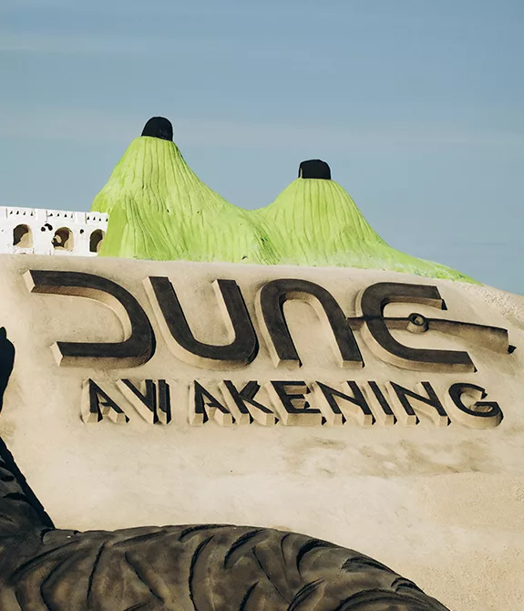 Escultura de areia feita por Rogean Rodrigues para Dune: Awakening.