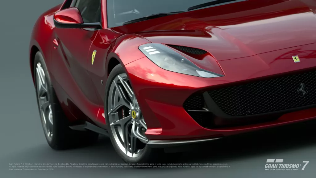 Ferrari 812 Superfast ’17 em imagem de frente.