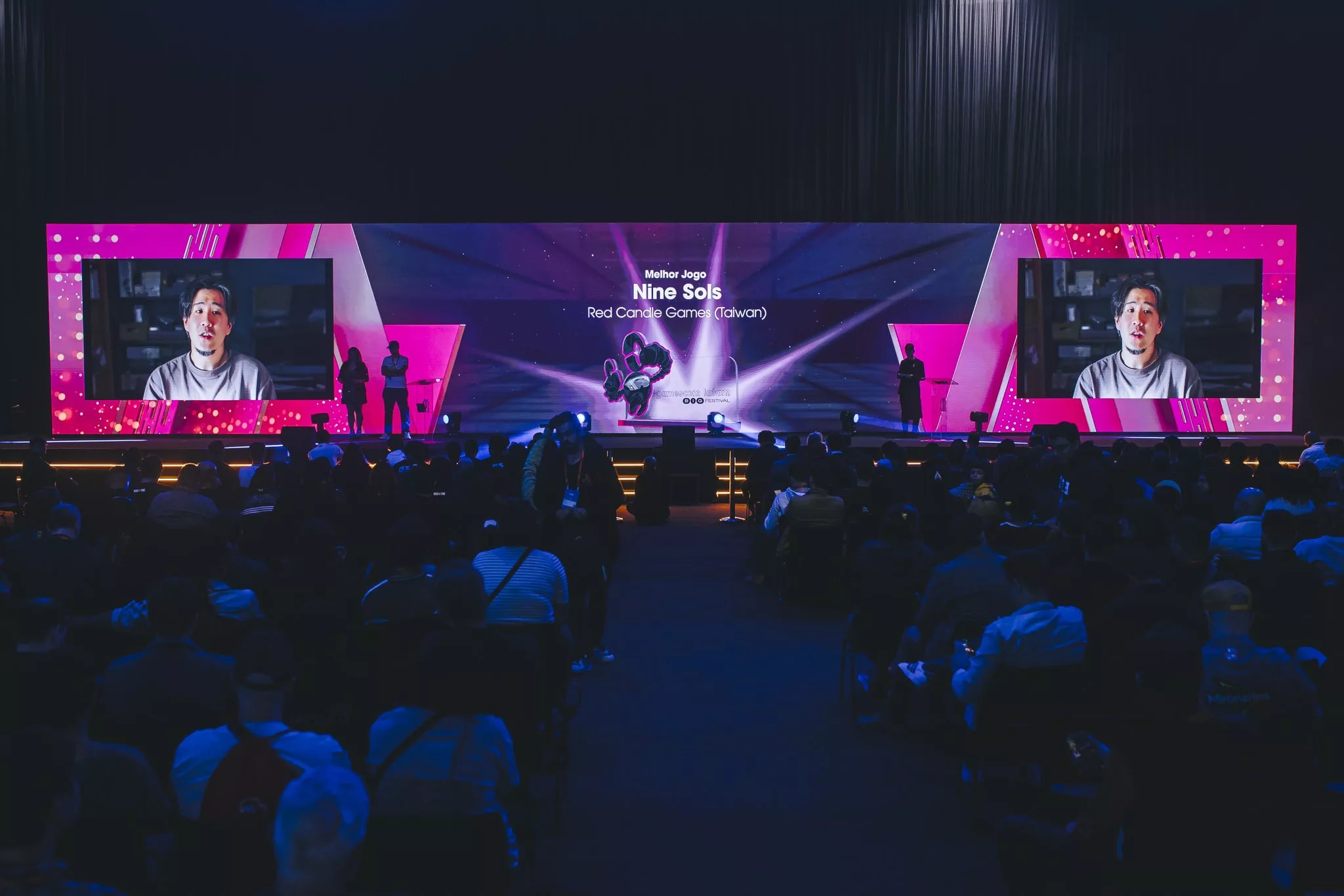 Momento da premiação de Nine Souls, da Red Candle Games