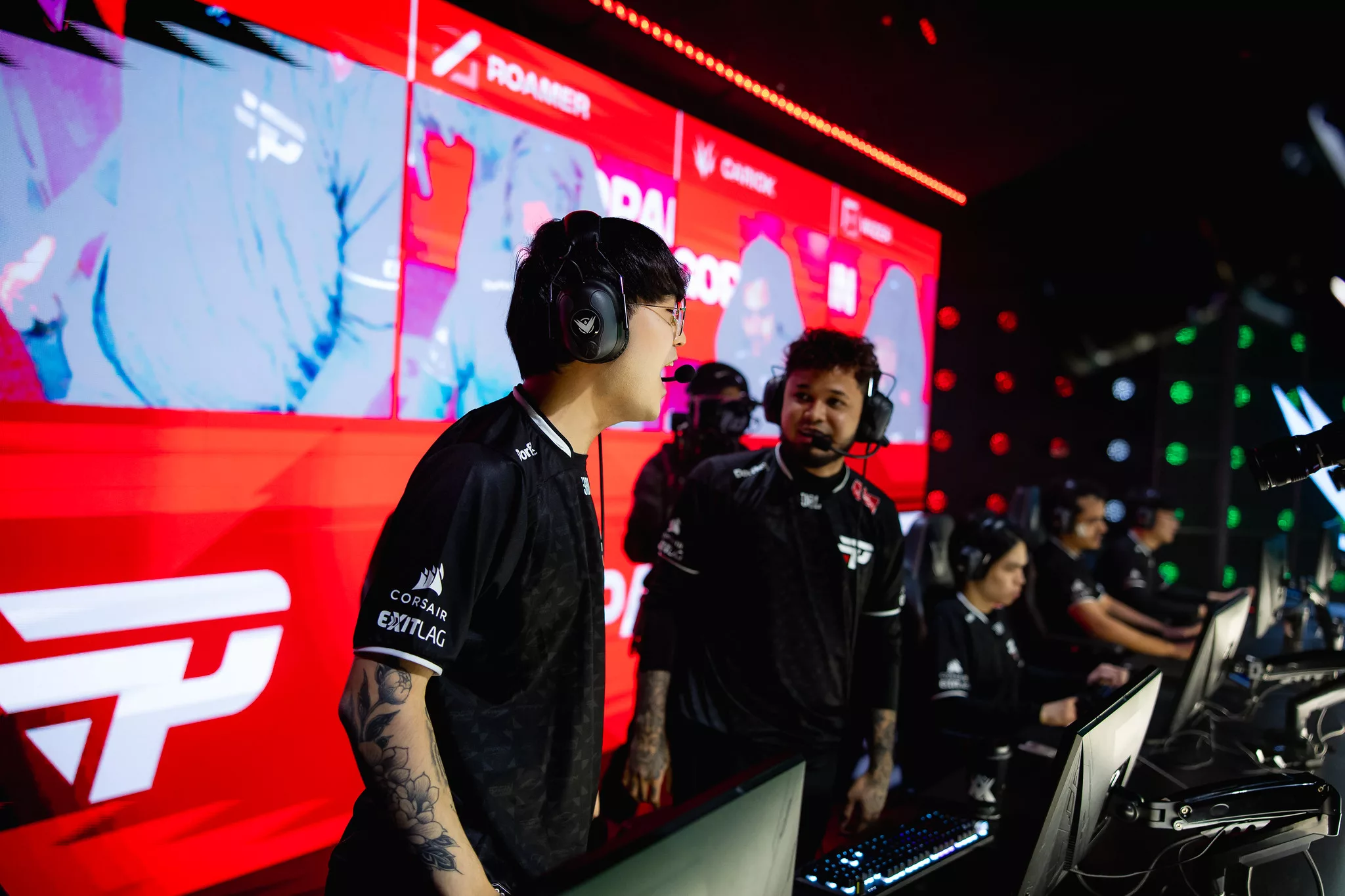 Jogadores da paiN após vitória - Foto: Bruno Alvares/Riot Games