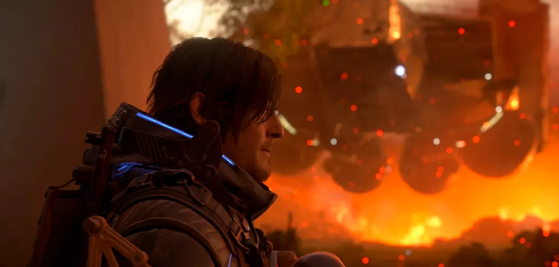 Sam encostado em parede a ao fundo uma nave planando acima do fogo em Death Stranding 2.
