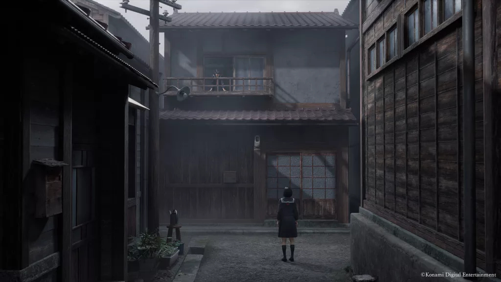 Hinako e Sakiko conversando, uma na rua e outra na janela em uma localização japonesa.