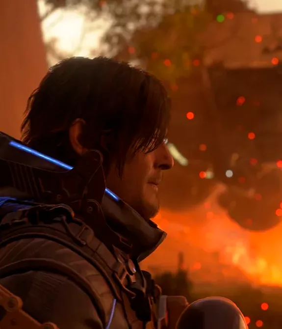 Sam encostado em parede a ao fundo uma nave planando acima do fogo em Death Stranding 2.