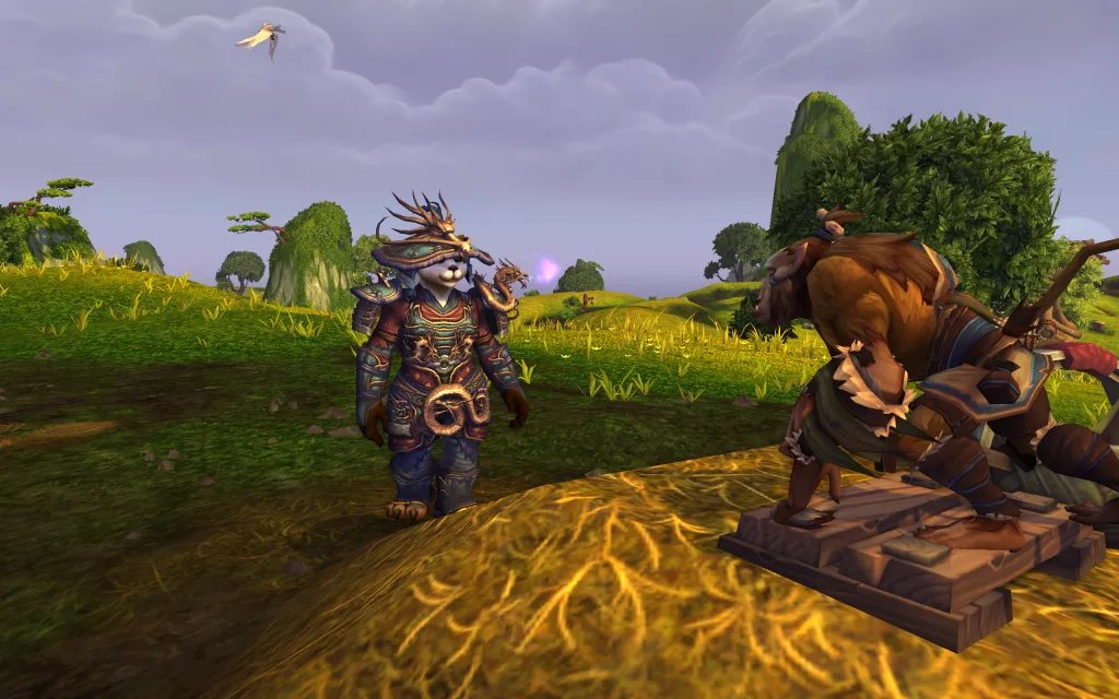 Um pandarem armadurado em frente a um NPC macaco.