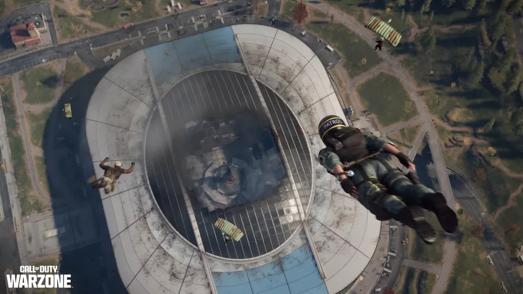 Operadores caindo de paraquedas no estádio de Verdansnk em Call of Duty: Warzone Temporada 5.