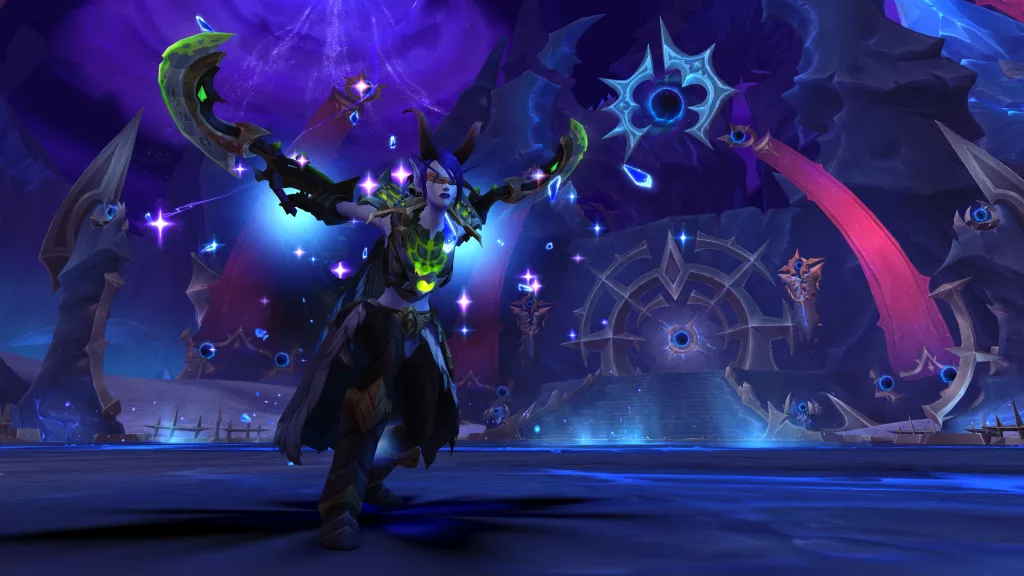 Personagem Demon Hunter em posição de combate com duas lâminas ao fundo um local de Caos em World of Warcraft Midnight.