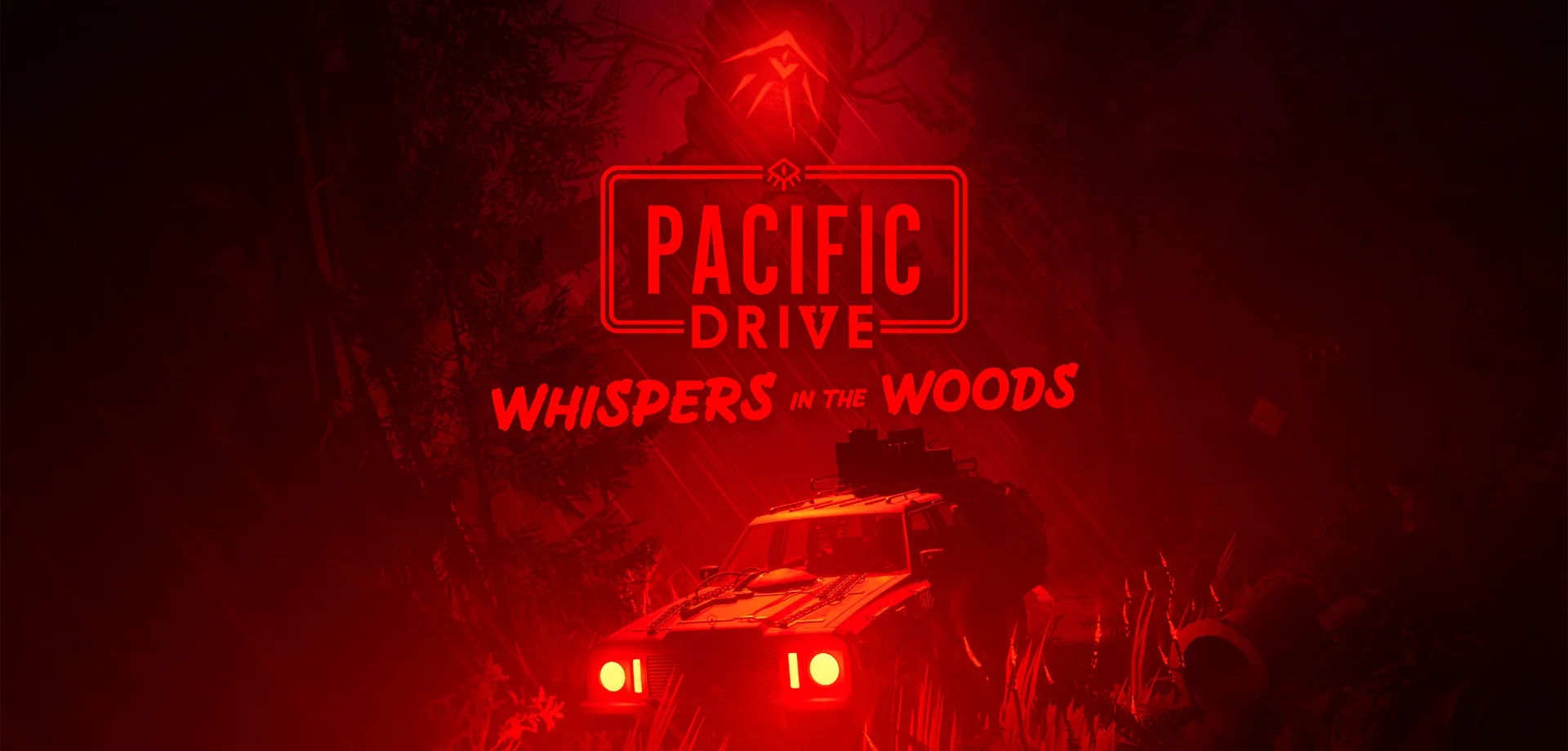 Imagem de um carro na floresta e ao fundo um ser de madeira gigantesco olhando pra ele. À frente a logo de Pacific Drive Whispers in the Woods.