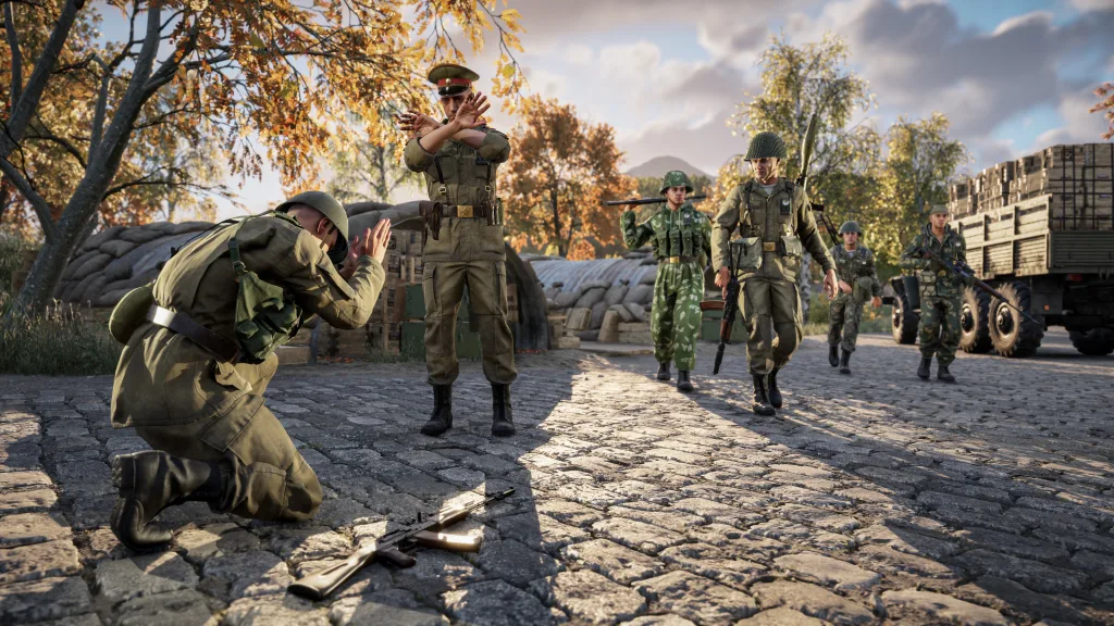 Soldado implora a oficial enquanto outros caminham ao lado da cena e de um caminhão de suprimentos.