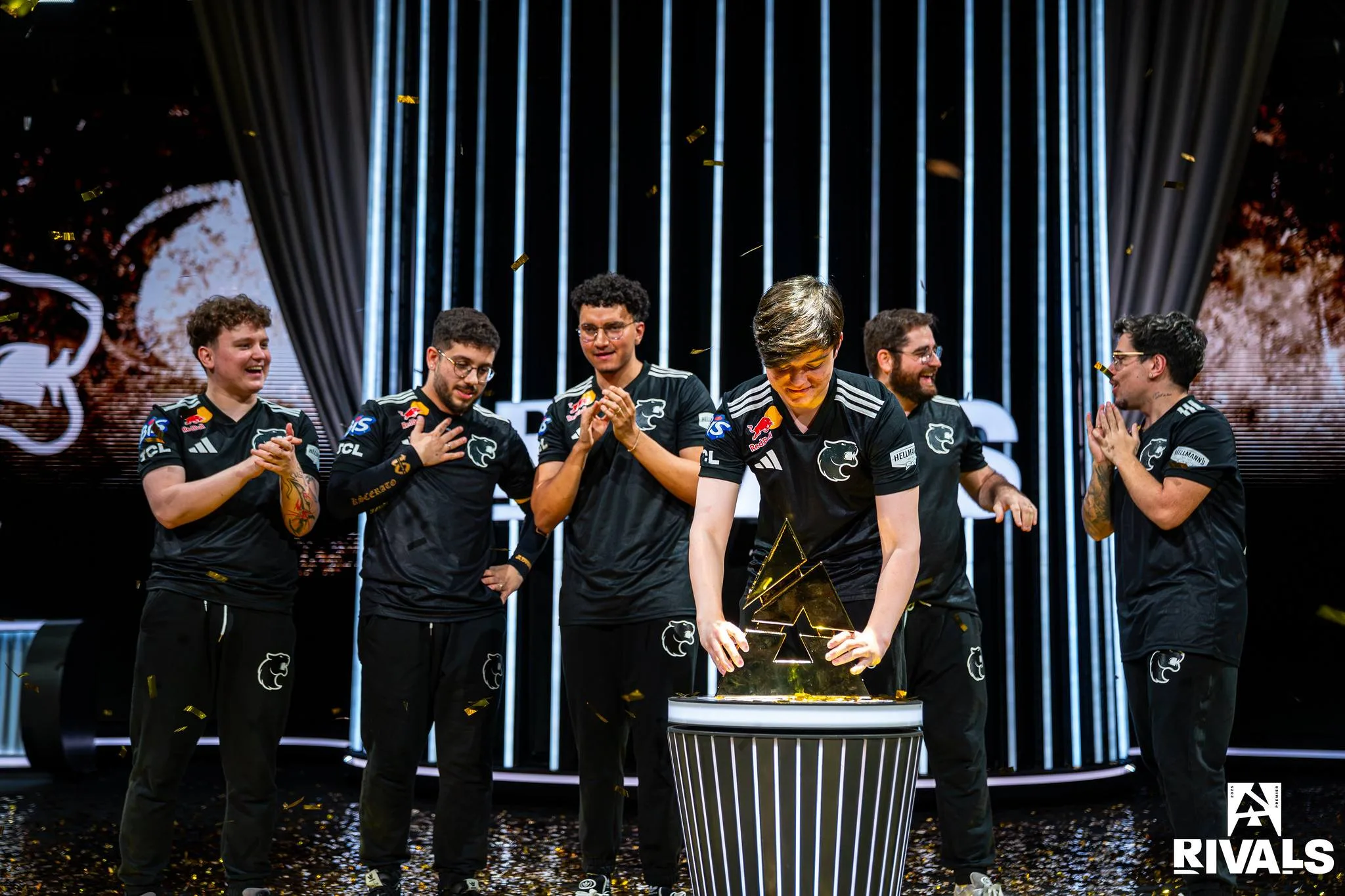 Elenco da FURIA completo após título da BLAST Rivals - Foto: Luc Bouchon/BLAST