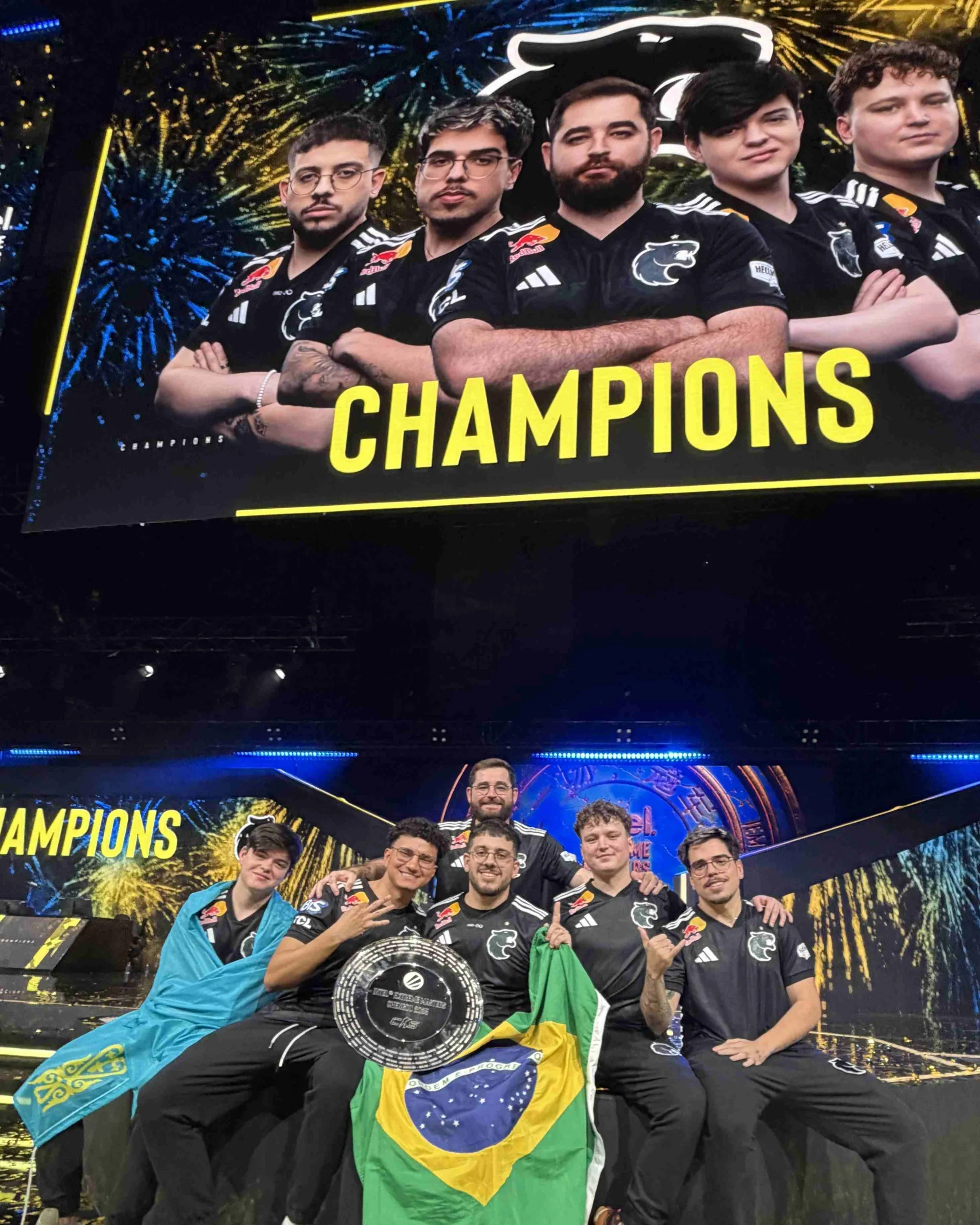 Elenco completo da FURIA após o título - Foto: Reprodução