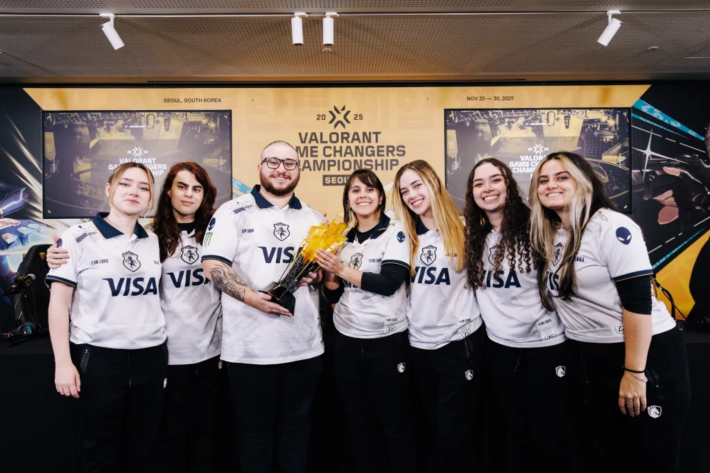 Jogadoras e técnico Team Liquid Visa de Valorant.