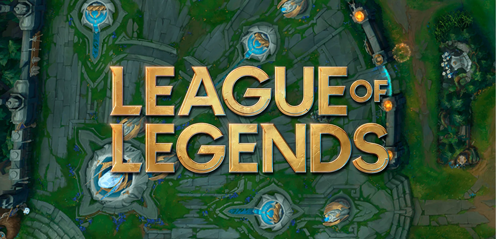 Mapa de Summoner's Rift atrás com tema de Demacia de 2026, e à frente, Logo de League of Legends.