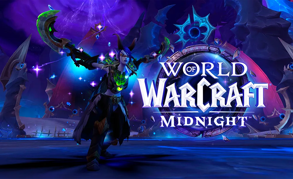 Elfo Noturno como Caçador de Demônios em local com céu roxo e muitas formações de pedra. Logo de World of Warcraft Midnight à frente.