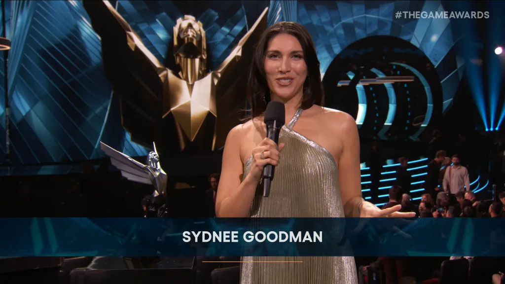 Apresentadora Sydnee Goodman no palco do The Game Awards 2025.