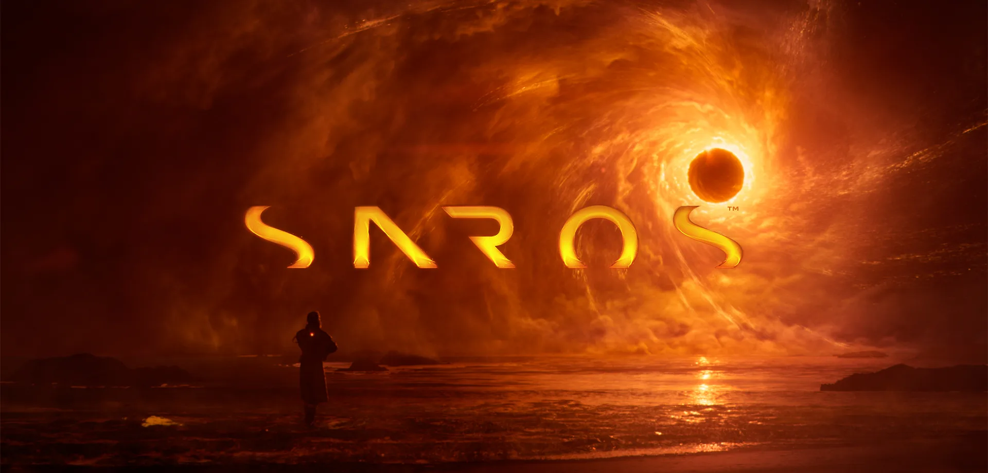 Executor Arjun em um local desértico e escuro, olhando em direção a uma esfera negra ilimunada por luz amarelada em meio a nuvens com a logo de SAROS à frente.