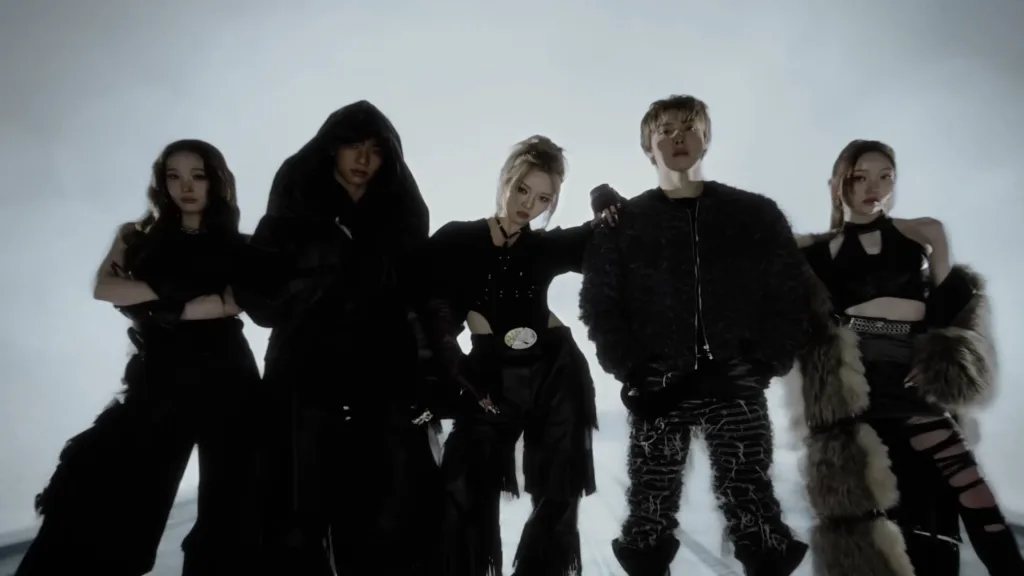 Banda Allday Project em fundo branco fazendo pose.