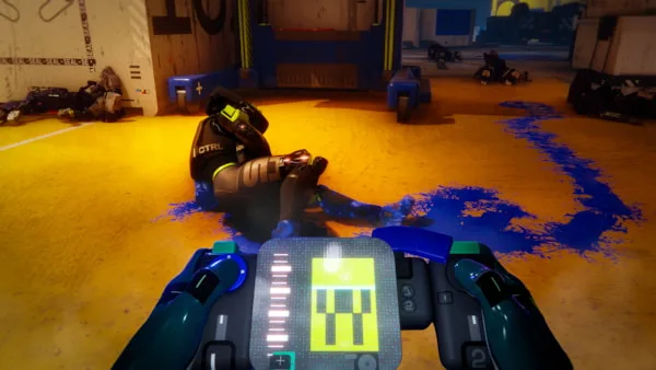 Corredor olhando outro no chão em Marathon.