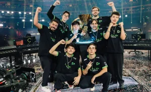 Elenco da LOUD com o troféu do VALORANT Champions 2026 (Imagem: Colin Young-Wolff/Riot Games).